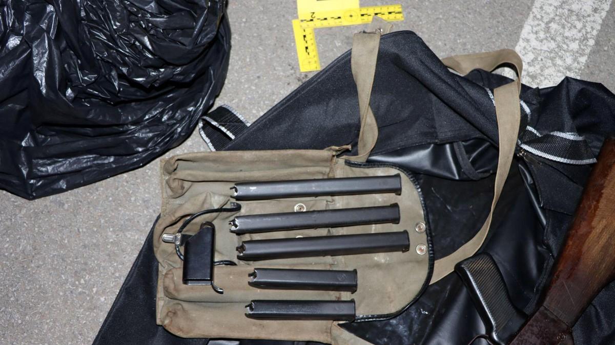 policija-je-zaustavila-“golf-5”-u-mladenovcu,-kada-su-krenuli-da-ga-pretresaju-usledio-je-sok!-mladic-(28)-ubrzo-je-bio-uhapsen-(foto,-video) policija-je-zaustavila-“golf-5”-u-mladenovcu,-kada-su-krenuli-da-ga-pretresaju-usledio-je-sok!-mladic-(28)-ubrzo-je-bio-uhapsen-(foto,-video)