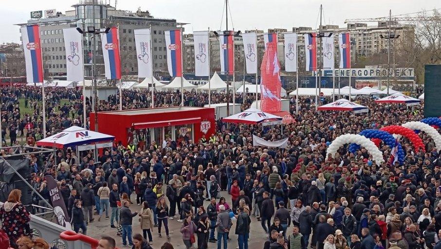 stigle-su-i-prve-procene-o-broju:-pogledajte-koliko-je-ljudi-ostalo-ispred-“arene”-(video) stigle-su-i-prve-procene-o-broju:-pogledajte-koliko-je-ljudi-ostalo-ispred-“arene”-(video)