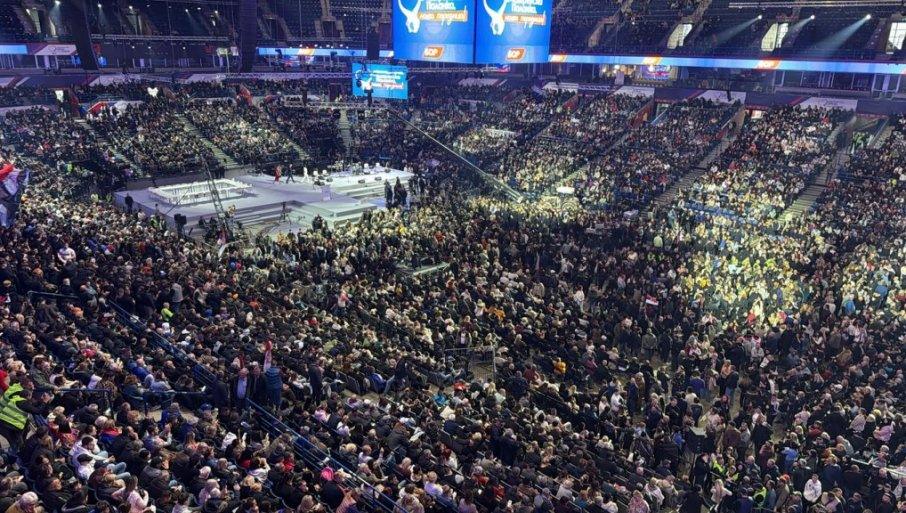 pogledajte-spektakularne-prizore-iz-arene:-vise-od-30.000-ljudi-skandira-“aleksandar-vucic”-(video) pogledajte-spektakularne-prizore-iz-arene:-vise-od-30.000-ljudi-skandira-“aleksandar-vucic”-(video)