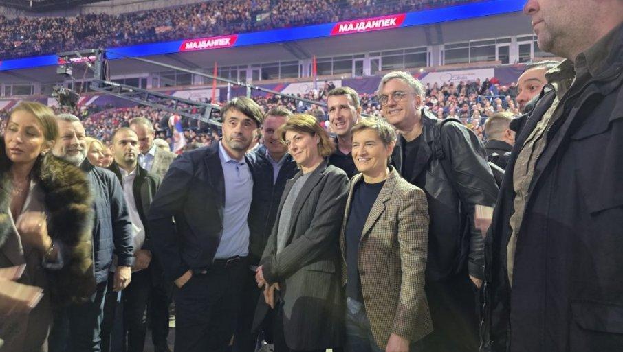 ana-brnabicu-o-skupu-sns-u-areni:-svi-mi-veceras-jasno-smo-pruzili-podrsku-nasem-aleksandru-vucicu ana-brnabicu-o-skupu-sns-u-areni:-svi-mi-veceras-jasno-smo-pruzili-podrsku-nasem-aleksandru-vucicu