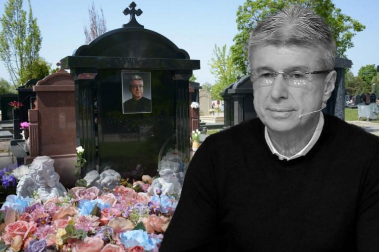 odluka-pokojnog-sase-popovica-je-napravila-totalni-rusvaj-na-estradi:-istina-dospela-u-javnost,-evo-sta-se-desilo-pred-njegovu-smrt! odluka-pokojnog-sase-popovica-je-napravila-totalni-rusvaj-na-estradi:-istina-dospela-u-javnost,-evo-sta-se-desilo-pred-njegovu-smrt!