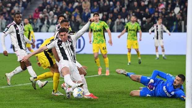 Влаховић-“сервирао”-победу-Јувентусу,-Локатели-протраћио-пенал