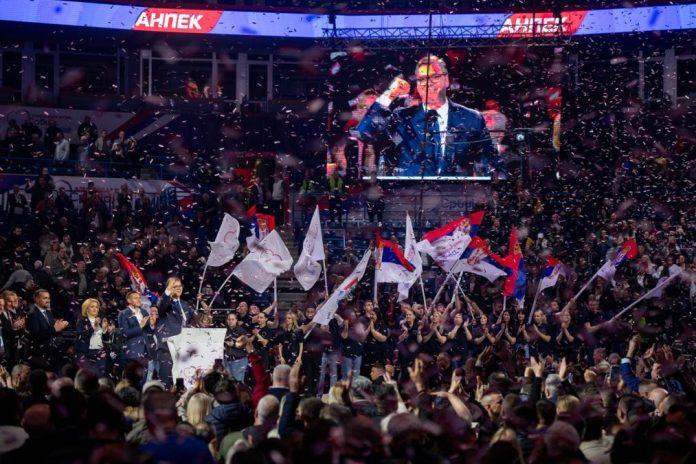 ovako-je-grmelo-sa-tribine-kad-je-vucic-usao-u-arenu!-sve-rekao-u-dve-reci!-ovo-dosad-niste-mogli-da-vidite-ni-na-jednom-snimku!-evo-sta-su-mu-pevali-(video)