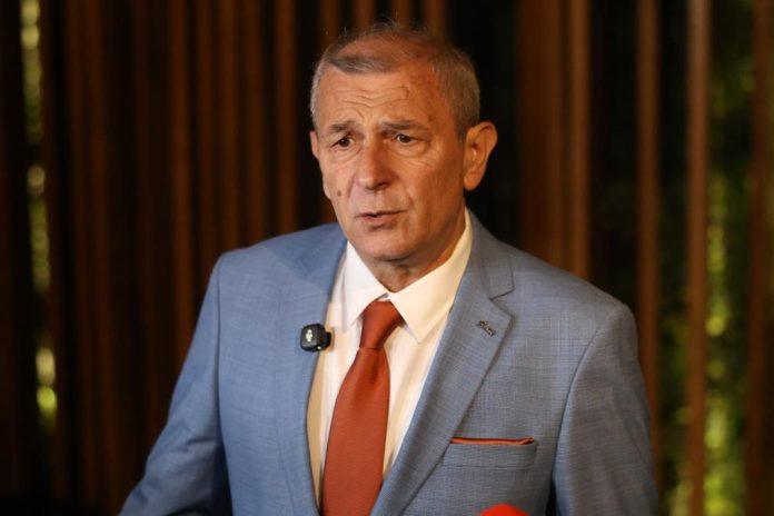 “dosao-covek,-nudi-mi-5-miliona-evra-i-kaze:-samo-da-se-ne-pominje-kosovo”-potresno-svedocenje-veselina-o-cudesnoj-sudbini-nemca-koji-u-grudima-nosi-srpsko-srce