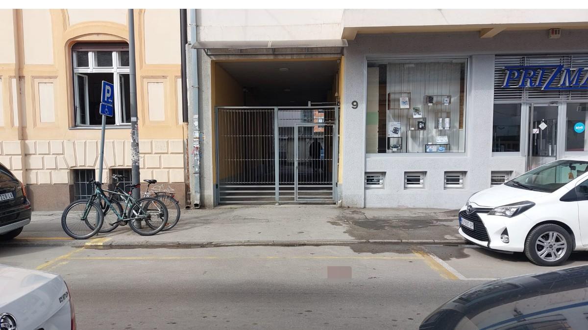 mladic-skocio-sa-treceg-sprata,-drugi-izboden-osumnjicenom-za-pokusaj-ubistva-u-novom-sadu-odreden-pritvor,-iza-resetaka-zavrsio-i-saucesnik mladic-skocio-sa-treceg-sprata,-drugi-izboden-osumnjicenom-za-pokusaj-ubistva-u-novom-sadu-odreden-pritvor,-iza-resetaka-zavrsio-i-saucesnik