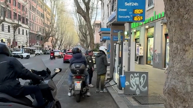 Појефтињује-гориво-у-Италији-–-одговор-на-кризу-или-краткорочна-мера-пред-изборе Појефтињује-гориво-у-Италији-–-одговор-на-кризу-или-краткорочна-мера-пред-изборе