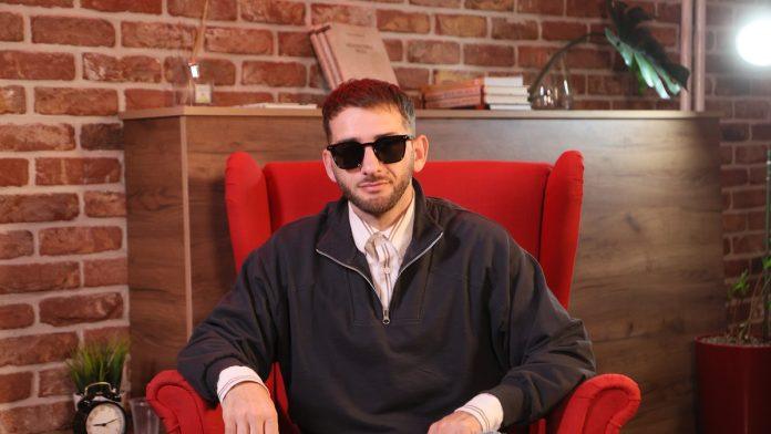 “odmah-su-pozvali-hitnu”-pevac-se-srusio-pa-hitno-operisan,-smrsao-8-kg,-a-onda-je-usledila-drama-doganijevih:-“uspanicili-smo-se-zbog-lune”-(video)