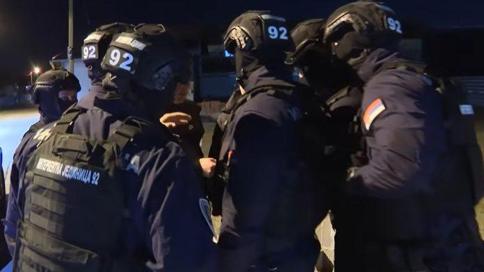 u-kuci-pronadeni-narkotici-i-200-komada-municije!-proveli-smo-noc-u-automobilu-sa-interventnom-jedinicom-92,-evo-sta-smo-sve-videli-(video)