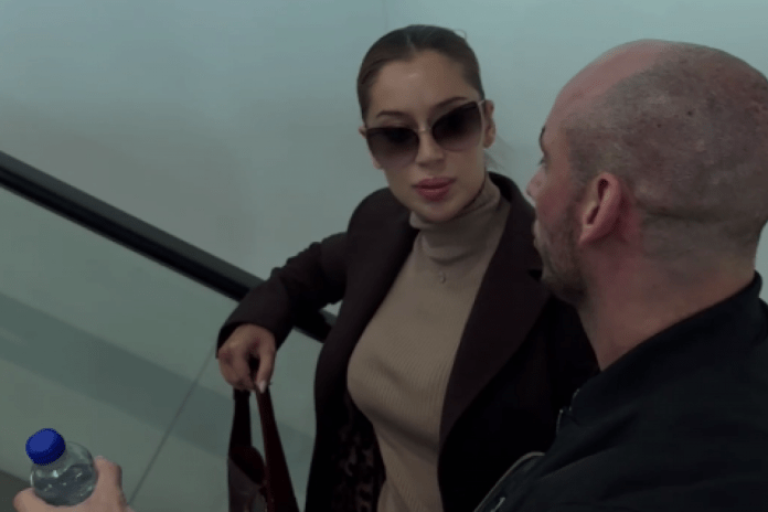 tea-tairovic-sletela-u-srbiju-sa-muzem,-prisutni-se-okretali-za-njima:-opsta-pometnja-na-aerodromu,-evo-u-kakvom-izdanju-smo-je-zatekli!