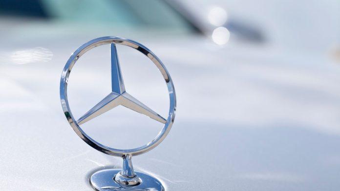 mercedes-zatvara-ogromno-skladiste-auto-delova:-zaposleni-dobijaju-otkaz