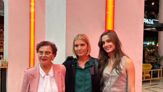 cerka-snezane-durisic-prvi-put-o-mami-otkrila-kakva-je-privatno,-dotakla-se-i-zivota-daleko-od-srbije:-“slagala-bih-kad-bih-rekla-da-je-lako,-ali-takav-je-zivot”