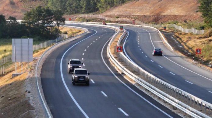 amss:-oprez-u-voznji-zbog-mestimicne-kise,-u-planinskim-predelima-smanjena-vidljivost