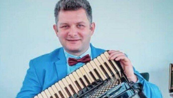 zlo-blokadersko-zedno-srpske-krvi!-blokader-iz-sombora-molio-boga-da-teroristi-dodu-u-arenu-i-ubiju-predsednika-vucica-(foto)