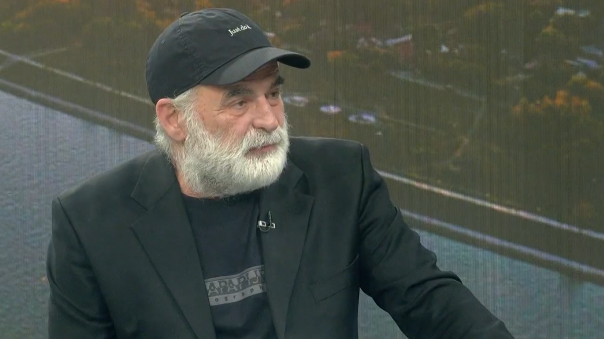 branislav-lecic-ne-lici-na-sebe-glumac-pustio-sedu-bradu-i-kosu,-mnogi-ga-nisu-prepoznali:-“je-li-ovo-stvarno-on?” branislav-lecic-ne-lici-na-sebe-glumac-pustio-sedu-bradu-i-kosu,-mnogi-ga-nisu-prepoznali:-“je-li-ovo-stvarno-on?”