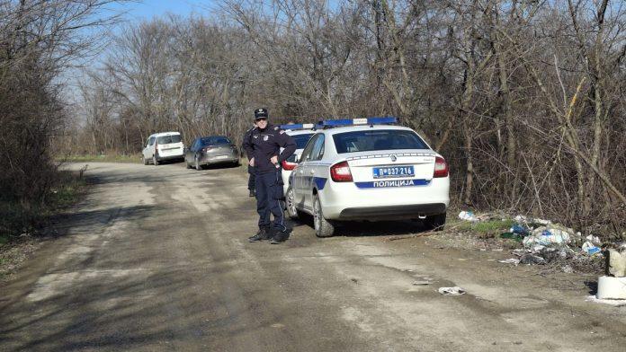 jeziva-nesreca-od-obrenovca-smrskan-“folksvagen”,-delovi-kola-i-gomila-kesa-rasuti-po-putu!