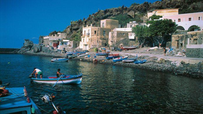 “prave-haos-na-ostrvu,-ulaze-u-domove,-zelimo-da-ih-se-resimo”-italijansko-ostrvo-poklanje-koze-ljudima-sirom-sveta:-na-vama-je-samo-jedno