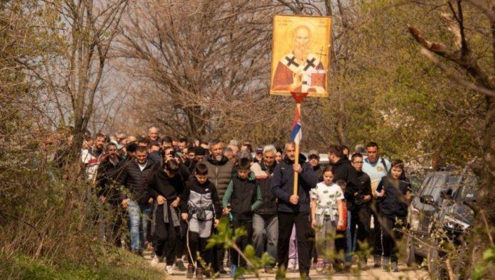 man’te-se-radara:-protestni-uspon-oko-200-ucesnika-na-guduricki-vrh,-najvisi-u-vojvodini