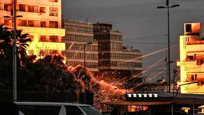 upravo-je-poceo-novi-opsezni-talas-napada!-rakete-lete-na-sve-strane,-opasni-razarac-stigao-na-vrata-eu-zemlje!-tramp-tvrdi-–-“gotovo-je”,-iran-mu-se-smeje-u-lice-(foto,-video)