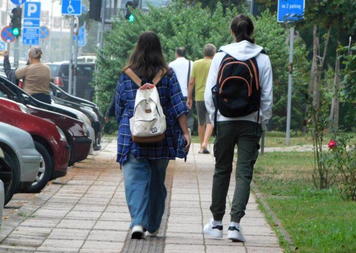 posle-ovih-srednjih-strucnih-skola-daci-dobijaju-posao-i-platu-do-3.000e!-u-ovim-mestima-je-najveca-navala