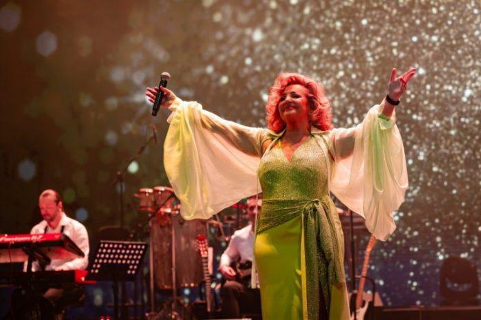 “nisam-rodena-da-zivim-sama”-ekskluzivna-ispovest-ane-bekute-–-ove-reci-koje-kidaju-dusu-je-posvetila-roditeljima-i-mrki:-“pamtim-samo-srecne-dane”