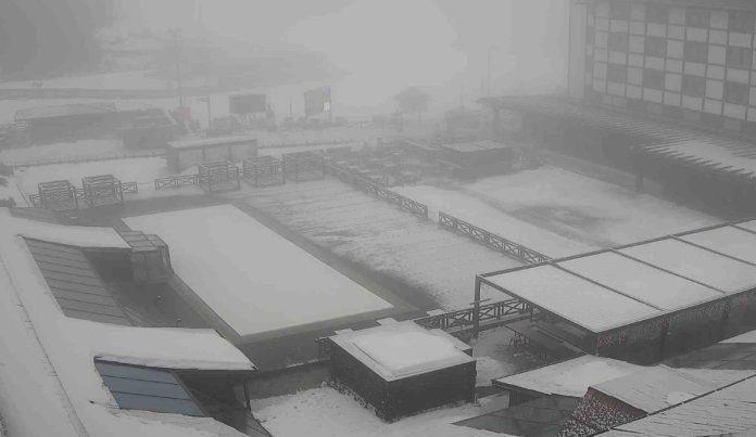 pada-i-na-kopaoniku!-golija-se-zabelela,-a-sneg-provejava-i-na-kopu,-pogledajte!-od-cetvrtka-uvece-stizu-ozbiljne-padavine:-ih,-kod-nas-padao-i-u-avgustu!-foto