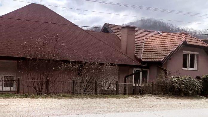 preminuli-decak-za-2-meseca-trebalo-da-proslavi-rodendan!-prve-slike-sa-mesta-gde-je-malisan-popio-otrov-misleci-da-je-sok:-ivanjica-u-suzama-(foto)