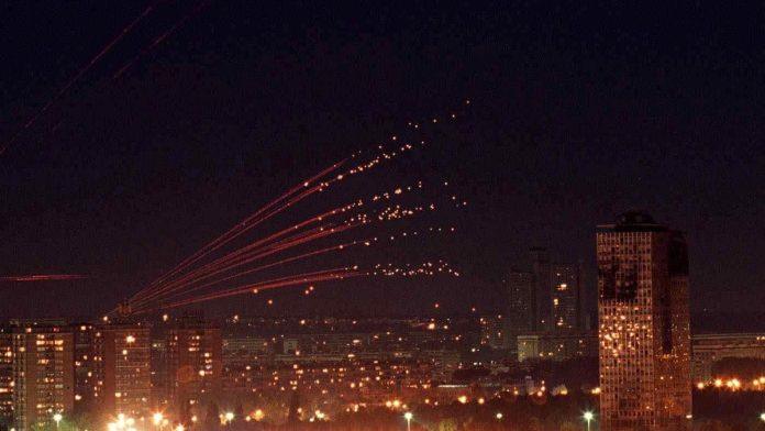 vece-u-srbiji-kada-su-bombe-prekinule-gledanje-“esmeralde”-i-“boja-na-kosovu”:-zlokoban-zvuk-sirena-culi-smo-u-20-casova,-a-milosevic-nam-je-porucio:-“nasa-zemlja-se-nalazi-u-ratu”