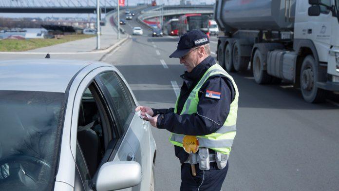 filmska-potera-u-backoj-topoli-pripadnik-vojske-srbije-odbio-da-se-zaustavi-i-pokusao-da-pobegne:-policija-utvrdila-da-je-vozio-pijan