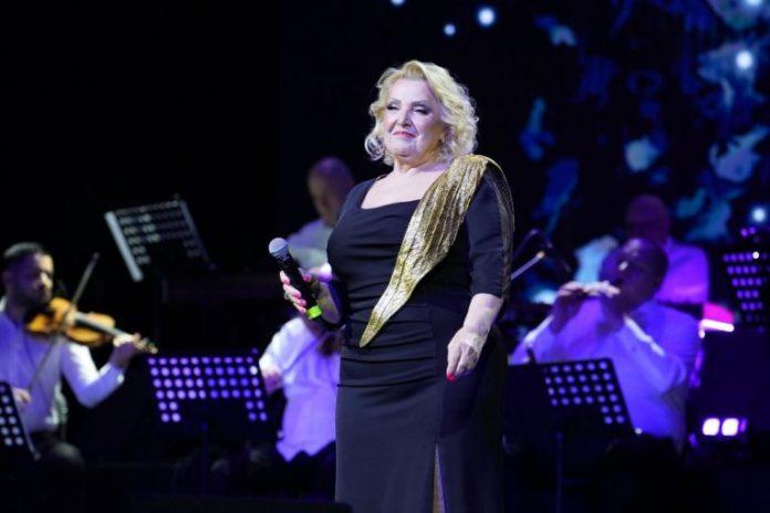 hitno-prekinut-koncert-snezane-durisic:-pevacica-izgubla-glas-kad-je-videla-ovo-na-bini!-(video)