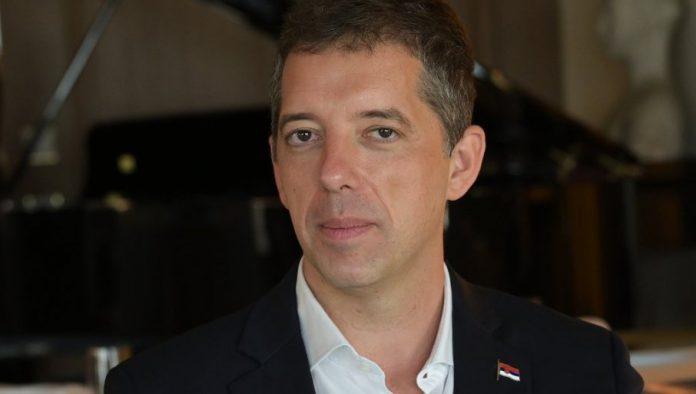 duric-odgovorio-na-provokacije-blokadera:-svaki-put-kada-se-vi-oglasite-jos-vise-podrzavamo-i-politiku-predsednika-i-vlade