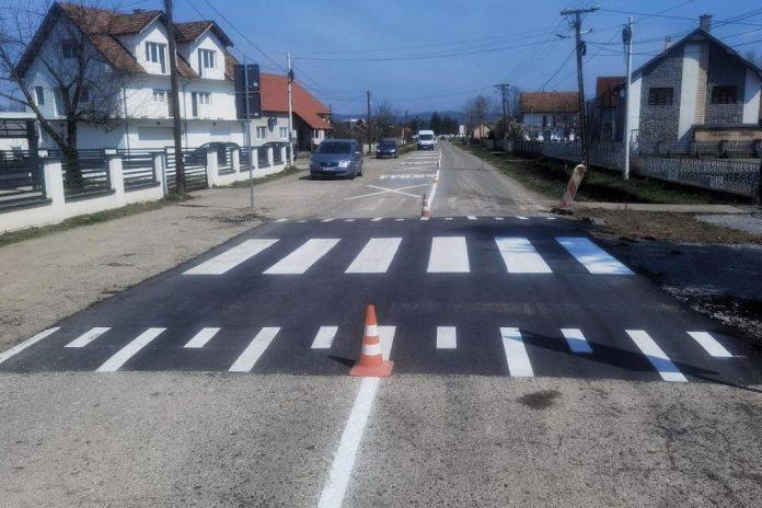 za-vecu-bezbednost-daka:-postavljen-“lezeci-policajac”-kod-skole-u-kozjaku