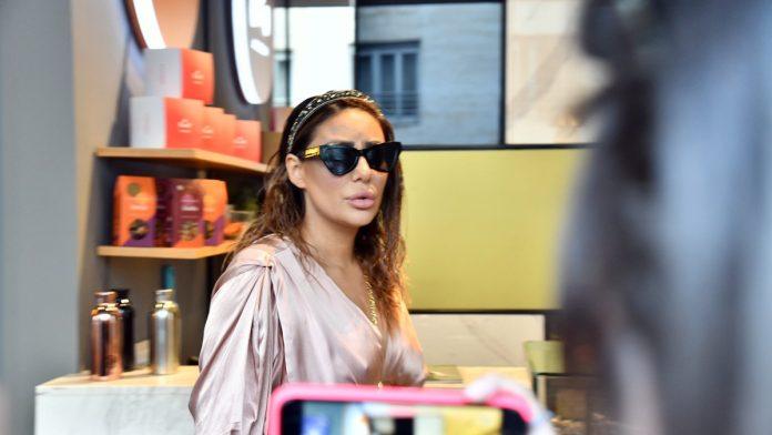 ana-nikolic-se-vratila-u-stan-na-vozdovcu,-komsije-ocajne:-“mirno-smo-spavali-dok-je-bila-u-hotelu,-sad-je-nastao-haos!-strasno”