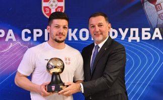 Luka Jović emotivan posle dobijanja Zlatne lopte: Čast i privilegija.. luka-jovic-emotivan-posle-dobijanja-zlatne-lopte:-cast-i-privilegija.