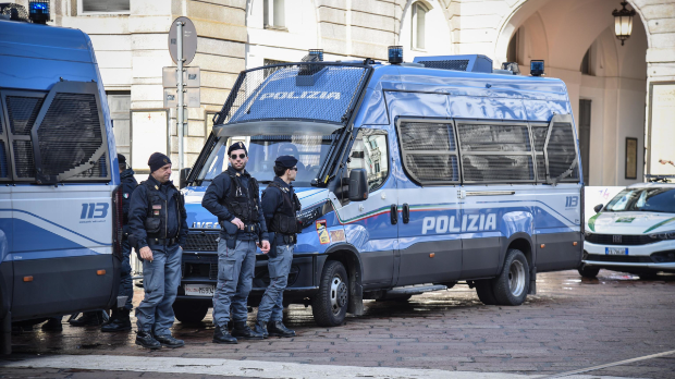 Ученик-у-Италији-ножем-напао-наставницу-испред-школе,-убо-је-у-врат-и-стомак Ученик-у-Италији-ножем-напао-наставницу-испред-школе,-убо-је-у-врат-и-стомак