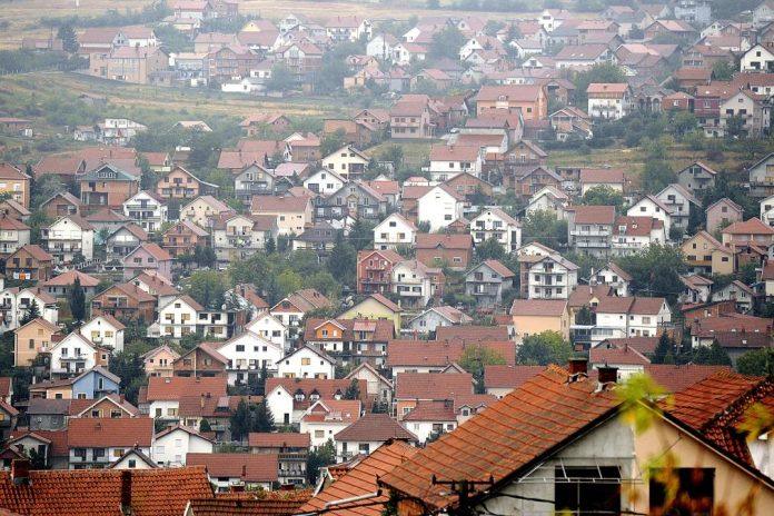 “zasto-je-devojkama-danas-toliki-problem-da-zive-kod-njegovih-na-spratu?”-srbin-objavom-napravio-haos-na-mrezama:-srpkinje-odmah-reagovale-ostro