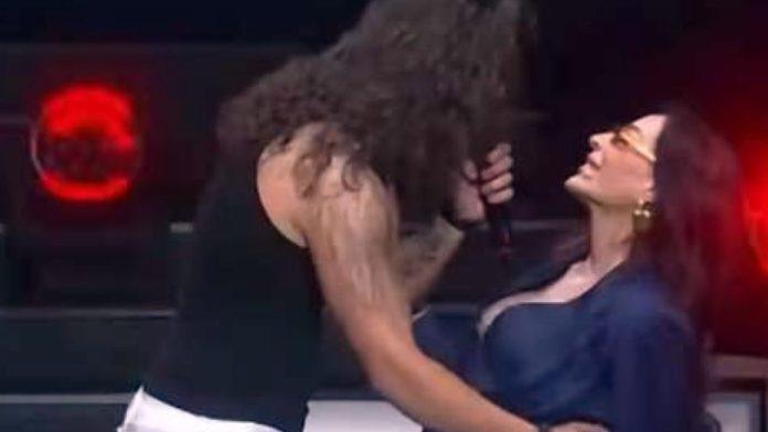 pevac-(23)-na-sceni-“zgrabio”-cecu,-prigrlio-je,-pa-usledio-pravi-sou:-ovakvu-je-jos-niste-videli,-usledio-sou-za-pamcenje