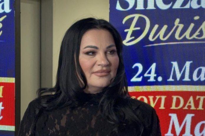 povredena-jana-todorovic!-pevacica-otkrila-detalje-incidenta-–-evo-sta-se-dogodilo-pred-koncert!-(video)