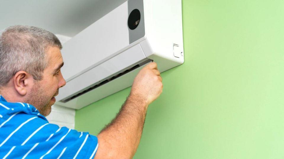 ko-ne-uradi-sada-leti-placa-duplo:-mnogi-srbi-prave-ovu-gresku,-pa-klima-otkaze-usred-leta,-evo-i-zasto-–-kosta,-ali-vredi ko-ne-uradi-sada-leti-placa-duplo:-mnogi-srbi-prave-ovu-gresku,-pa-klima-otkaze-usred-leta,-evo-i-zasto-–-kosta,-ali-vredi