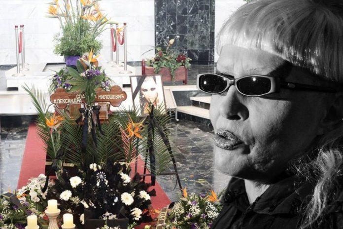 demoliran-grob-sladane-milosevic,-incident-prijavljen-policiji:-dve-godine-od-smrti-legendarne-pevacice,-a-ono-sto-se-tada-dogodilo-ce-vas-sokirati!