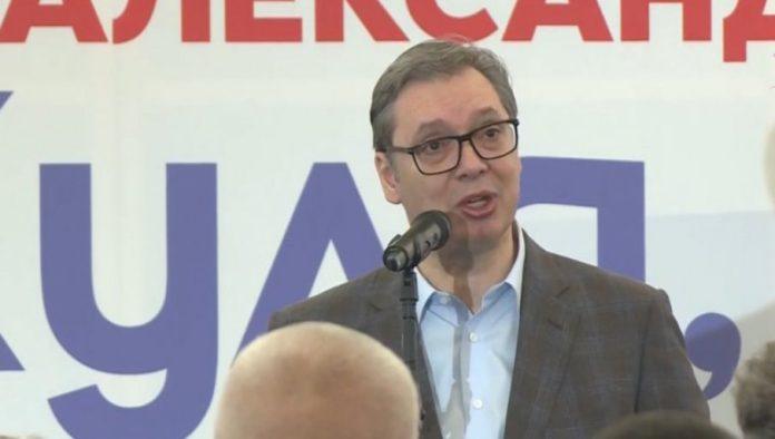 “ne-nasedajte-na-njihove-provokacije”-vucic-gradanima-kule:-nemojte-da-cuvate-bilborde,-neka-sruse-sve!-do-pobede-u-nedelju
