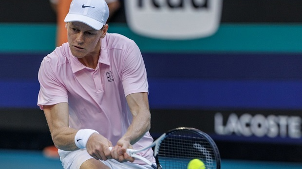 Синер-нанизао-30.-сет-на-мастерсима-и-преслишао-Тијафоа-за-полуфинале-Мајамија Синер-нанизао-30.-сет-на-мастерсима-и-преслишао-Тијафоа-за-полуфинале-Мајамија