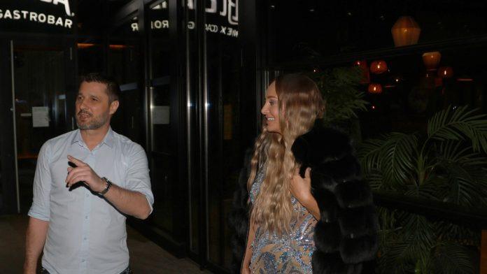 luna-dogani-kao-dzej-lo-na-proslavi-30.-rodendana-u-minicu-sa-brutalnim-dekolteom-stigla-u-restoran,-marko-se-ne-odvaja-od-nje-(video)