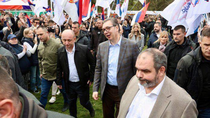 “tek-cete-da-vidite-za-vidovdan-sta-ima-da-se-pokaze”-vucic:-samo-su-nam-jednu-raketu-videli,-pola-sveta-okrenuse-naopacke