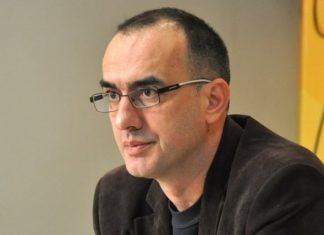 „SVETI SAVA NIJE OSNOVAO NIJEDNU ŠKOLU!“ Dinko Gruhonjić udario na SPC jezivim uvredama „sveti-sava-nije-osnovao-nijednu-skolu!“-dinko-gruhonjic-udario-na-spc-jezivim-uvredama