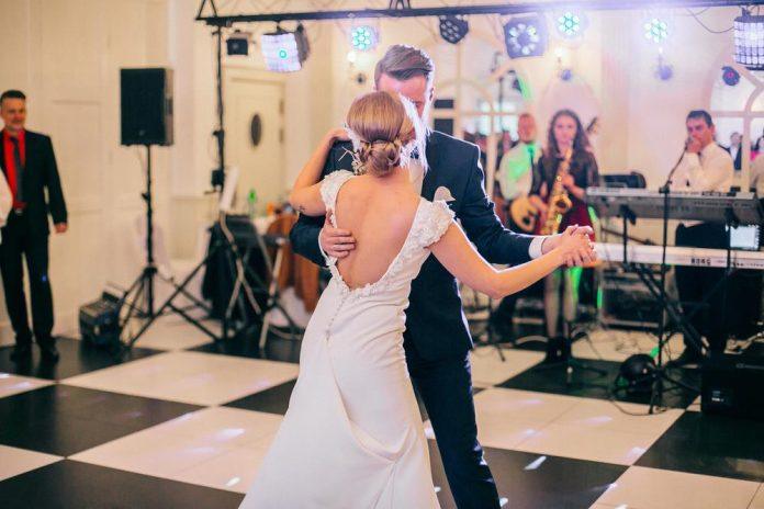 “je-l’-se-ti-zenis-zbog-sebe,-ili-zbog-roditelja?”-mladenci-i-roditelji-se-posvadali-pred-vencanje:-nastao-haos-zbog-ovoga-–-objava-zapalila-mreze