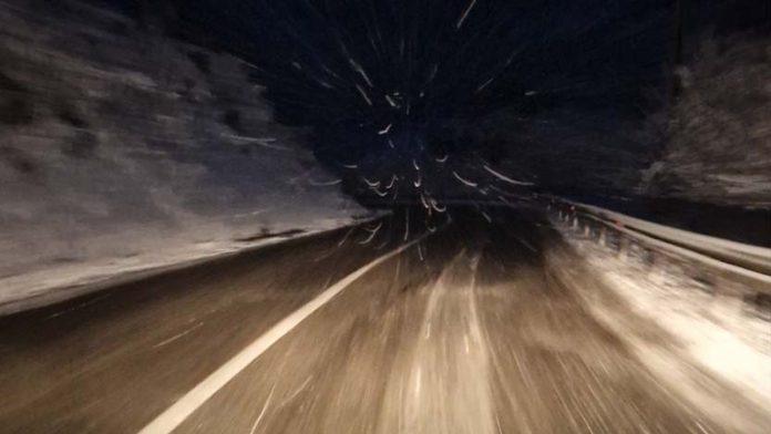 (video)-sneg-paralisao-crnu-goru!-sever-zemlje-zavejan,-na-putevima-potpuni-haos,-a-pojedini-gradovi-satima-bez-struje!-policija-vozacima-uputila-hitno-upozorenje!