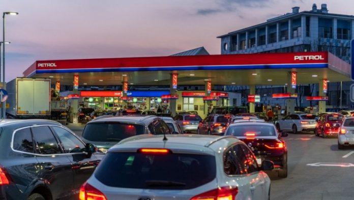 kriza-u-sloveniji:-vojska-pomaze-u-transportu-goriva