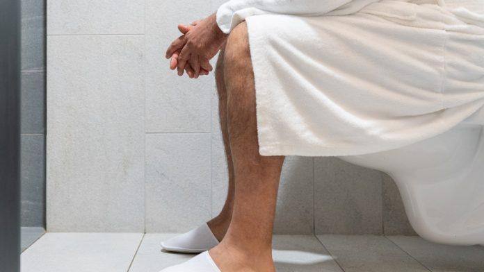 i-muskarci-treba-da-sede-dok-mokre:-dva-razloga-zasto-je-stajanje-zastarelo-–-i-nije-“tipicno-muski”