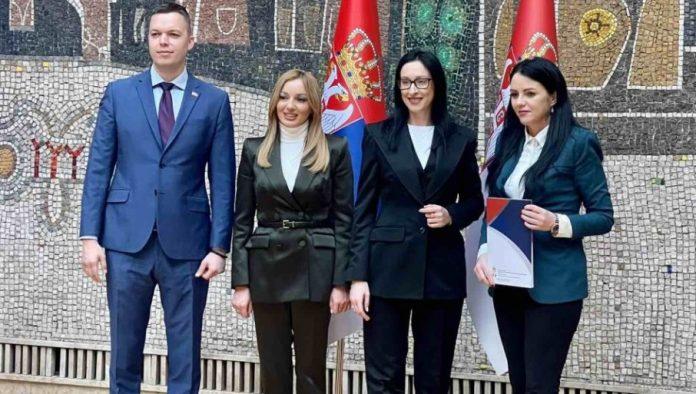 drzava-pomaze-uspesnu-skolu-u-loznici:-novac-za-stolariju