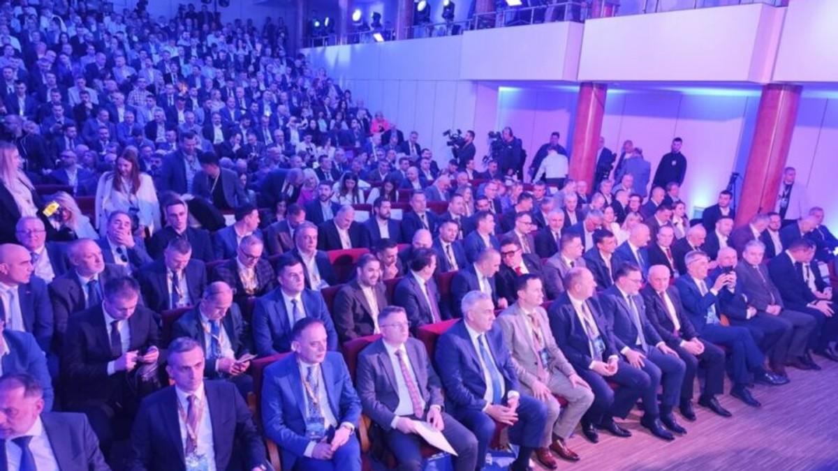 energetska-tranzicija-trazi-pametne-mreze:-ai-u-fokusu-set-a-u-trebinju energetska-tranzicija-trazi-pametne-mreze:-ai-u-fokusu-set-a-u-trebinju